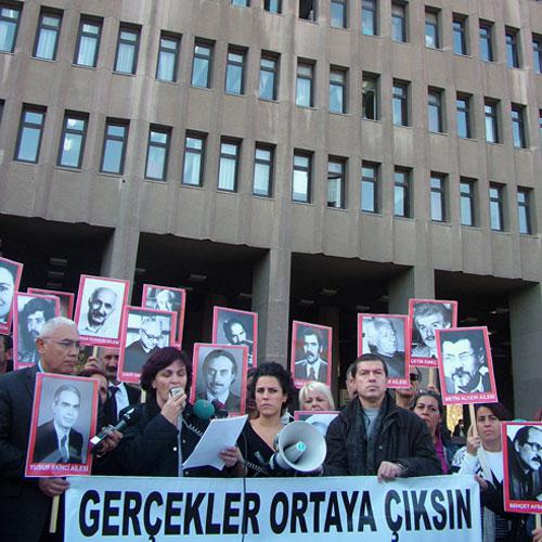 12 Eylül'le İlgili Suç Duyurusu (Ankara Adliyesi Önünde)